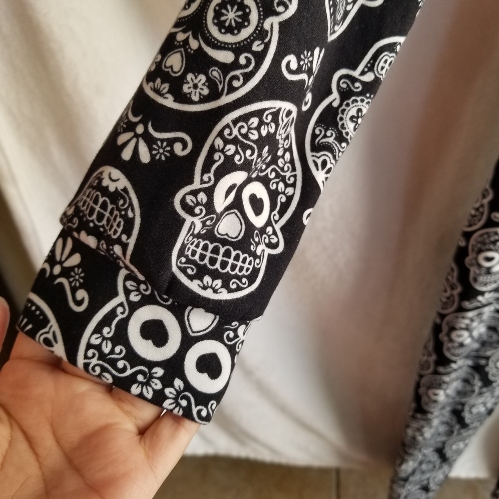 Shosho Bodysuit Pajamas Womens Medium Black White Halloween Sugar Skulls Comfy - Picture 4 of 7
